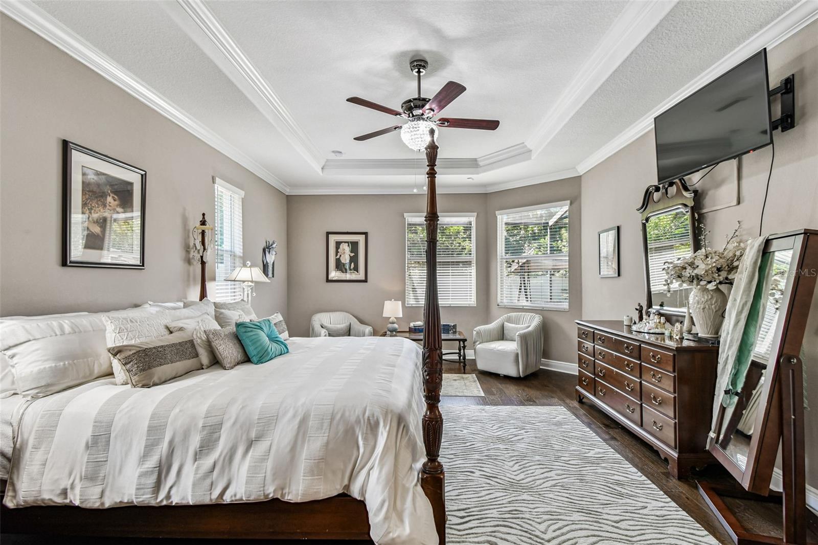 Listing photo id 19 for 2251 Highwood Court