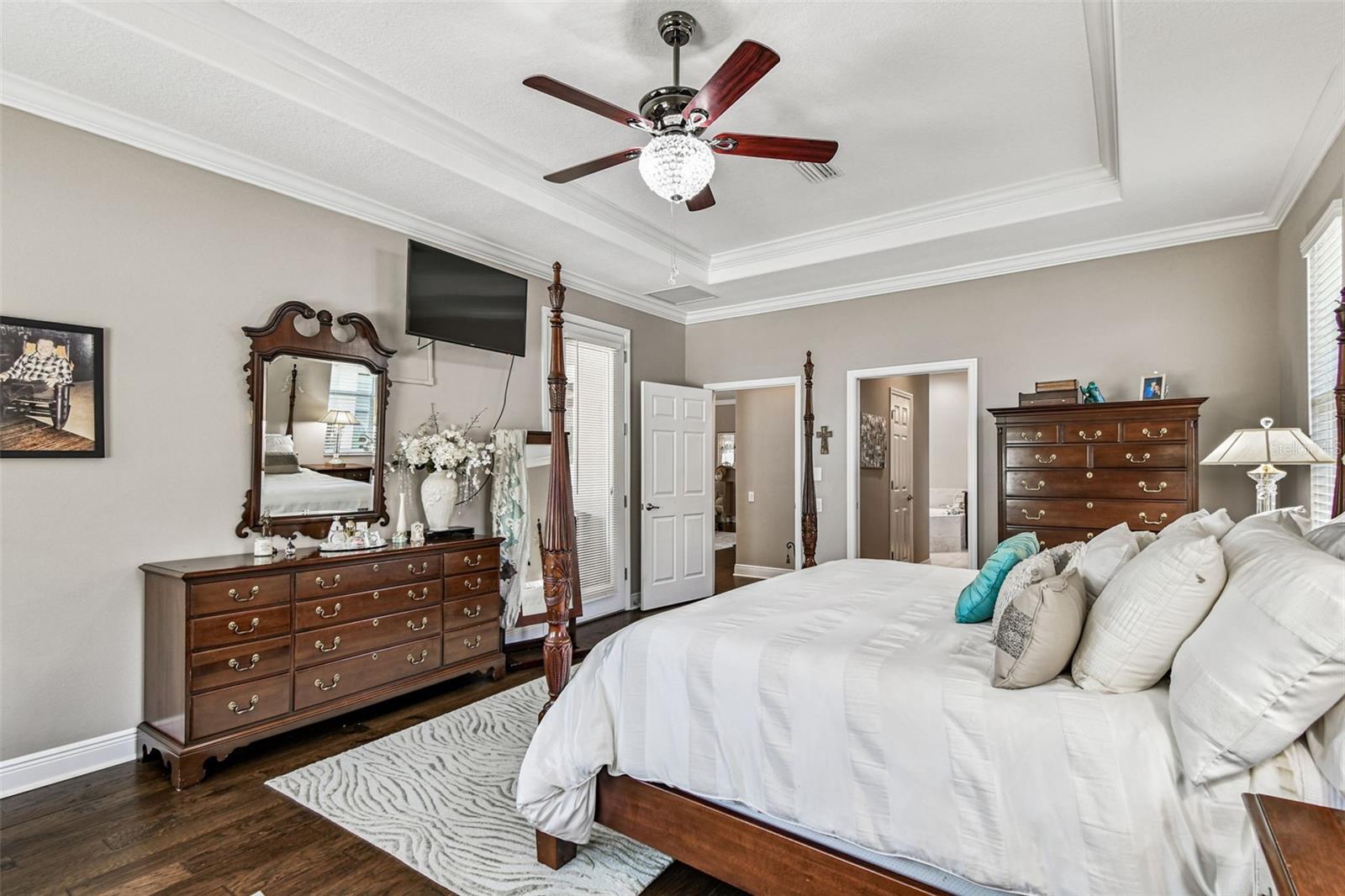 Listing photo id 21 for 2251 Highwood Court