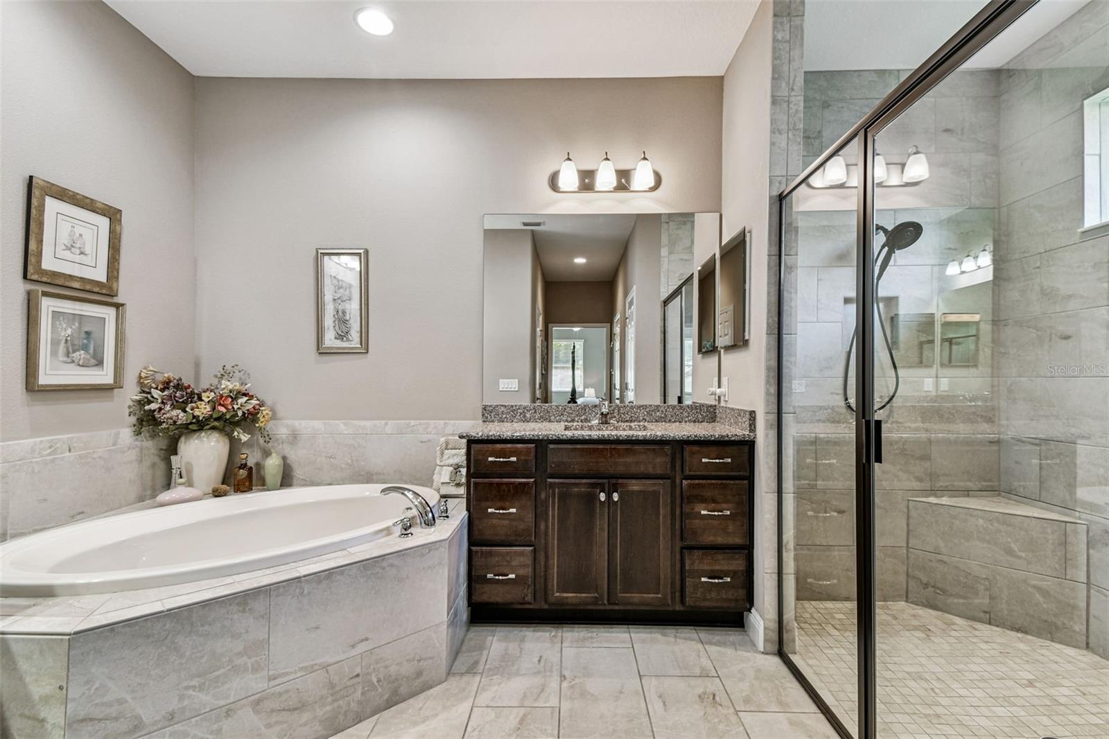 Listing photo id 23 for 2251 Highwood Court