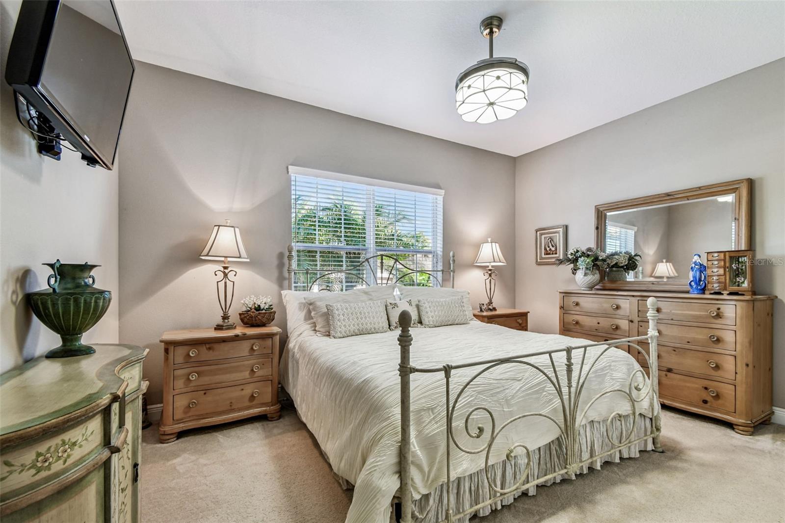 Listing photo id 25 for 2251 Highwood Court