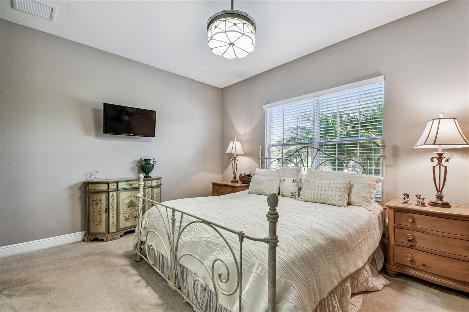 Listing photo id 26 for 2251 Highwood Court