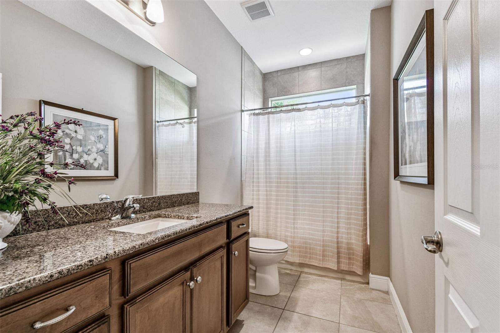Listing photo id 27 for 2251 Highwood Court