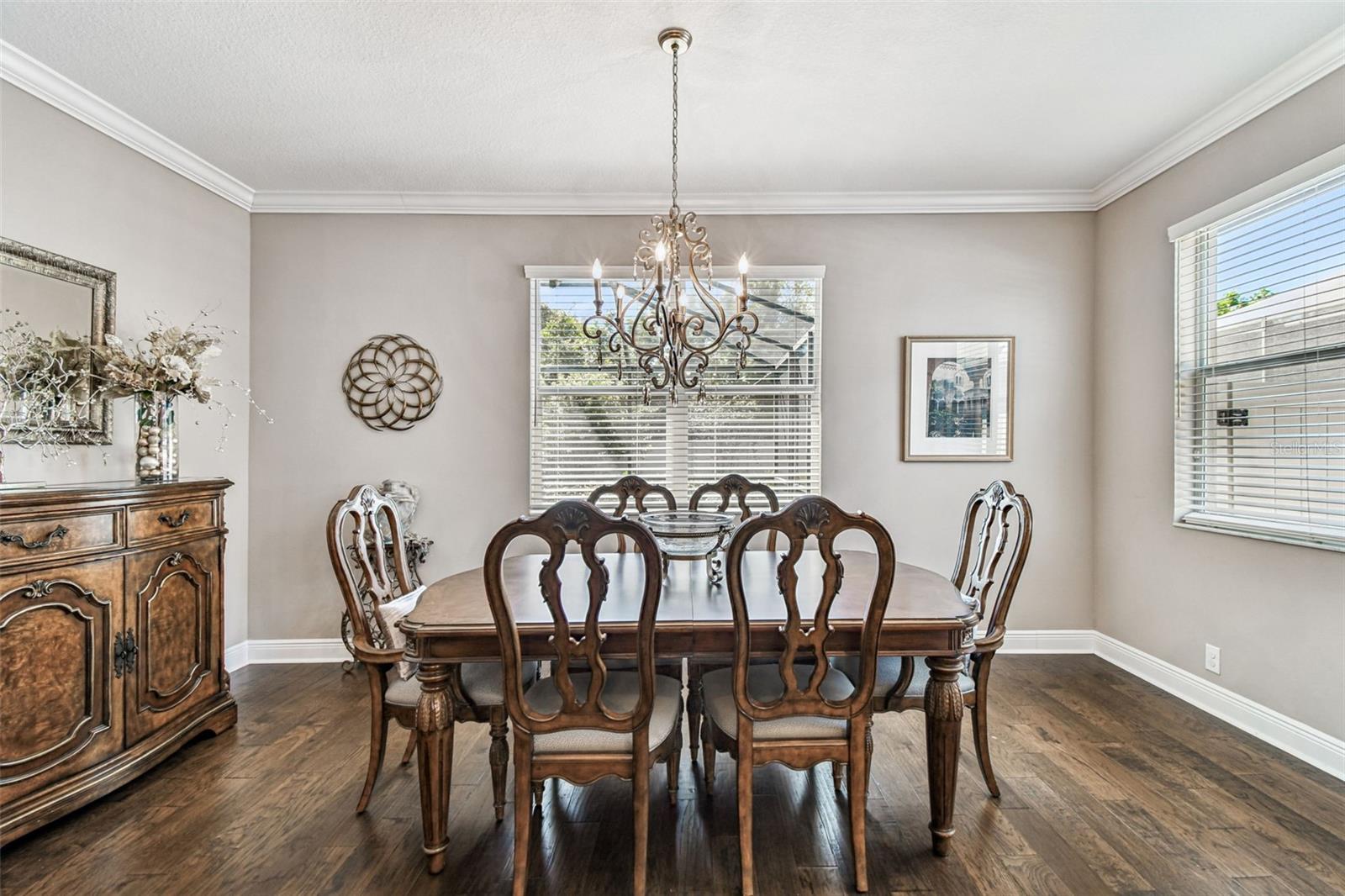 Listing photo id 1 for 2251 Highwood Court