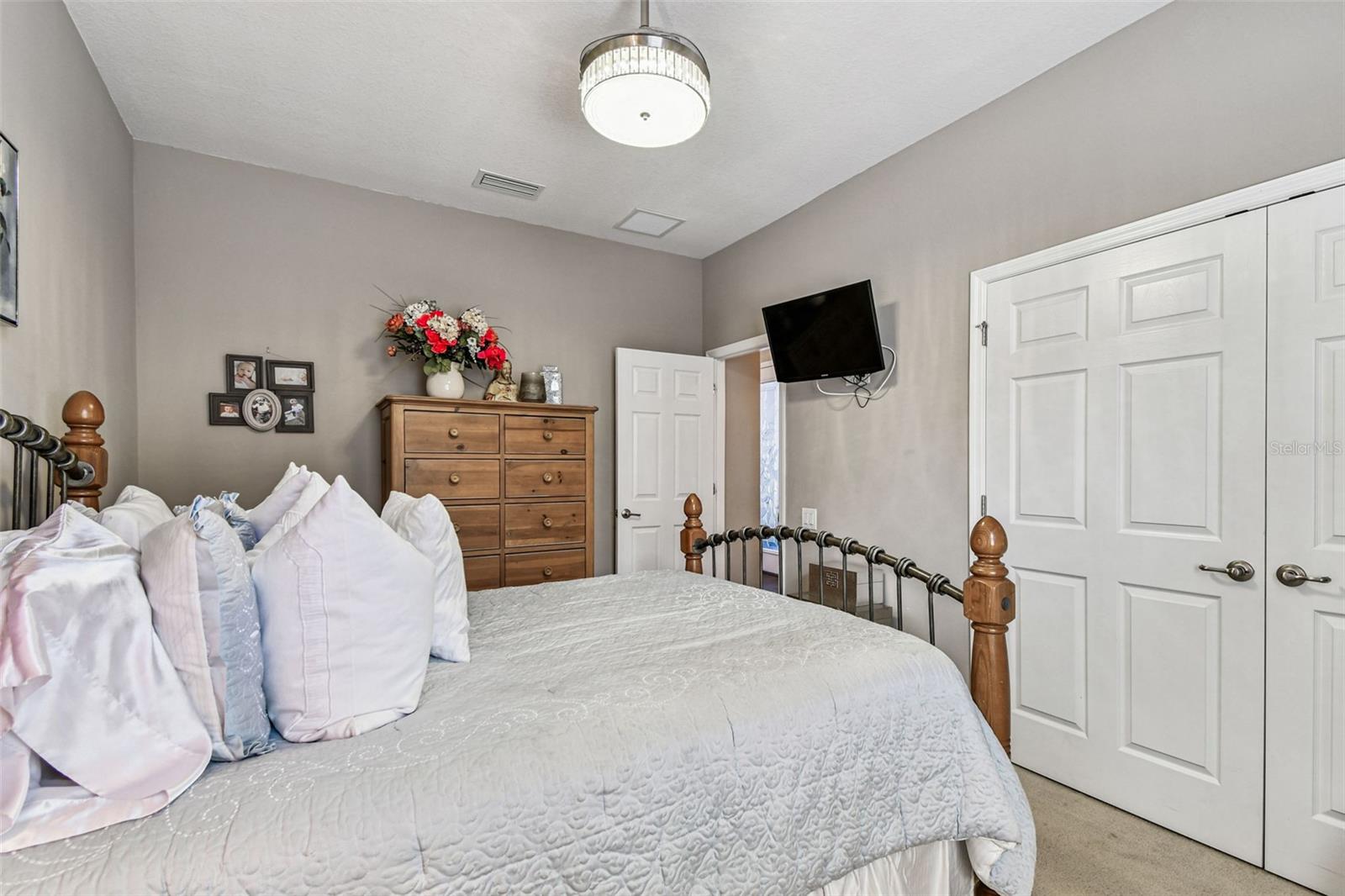 Listing photo id 30 for 2251 Highwood Court