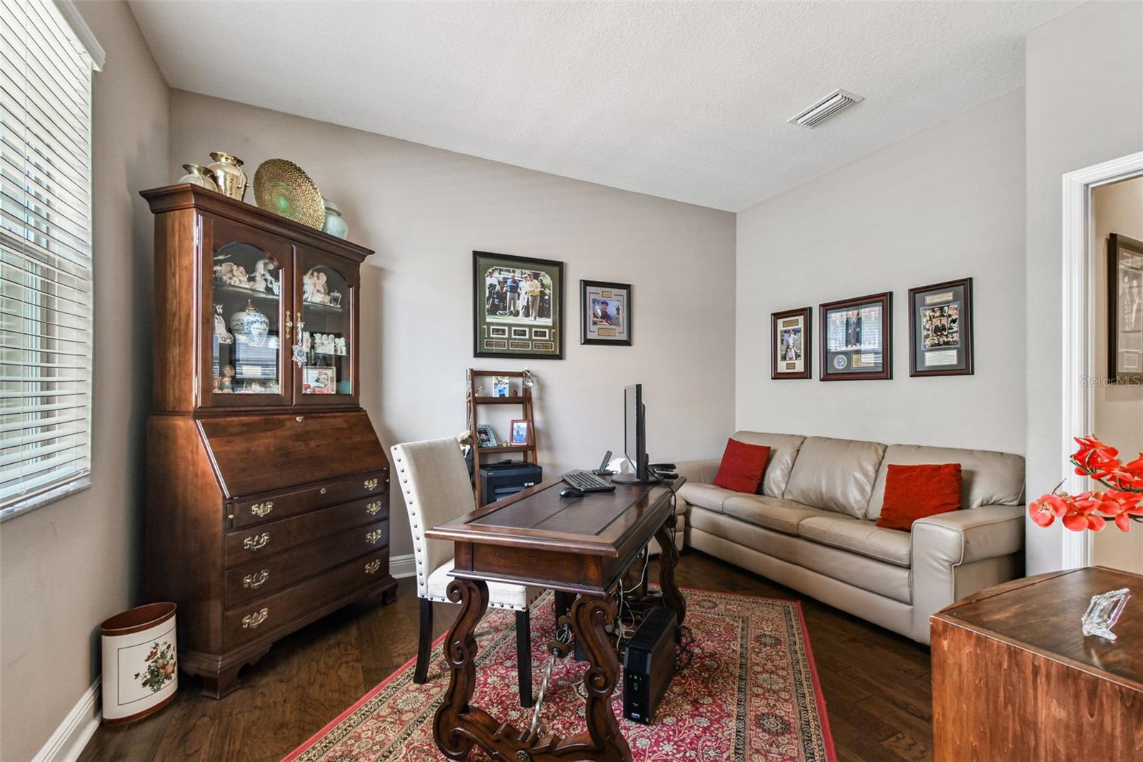 Listing photo id 32 for 2251 Highwood Court