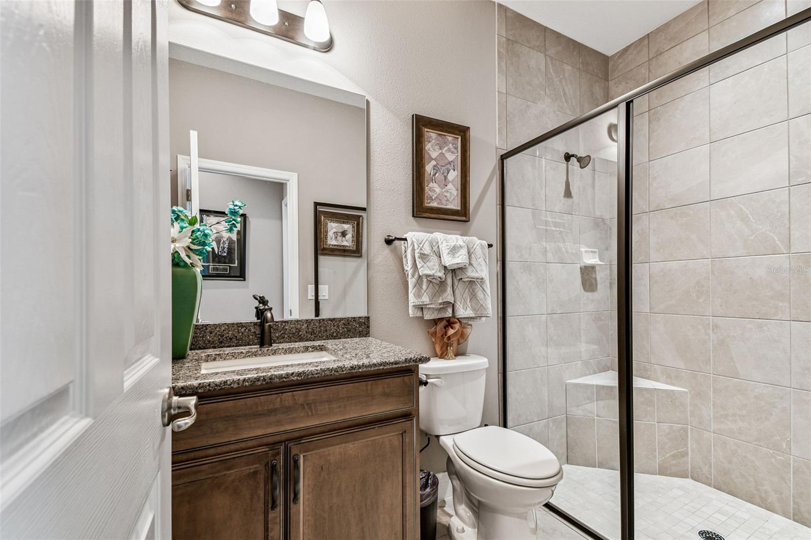 Listing photo id 33 for 2251 Highwood Court