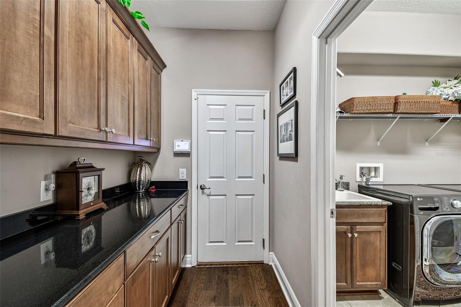 Listing photo id 35 for 2251 Highwood Court