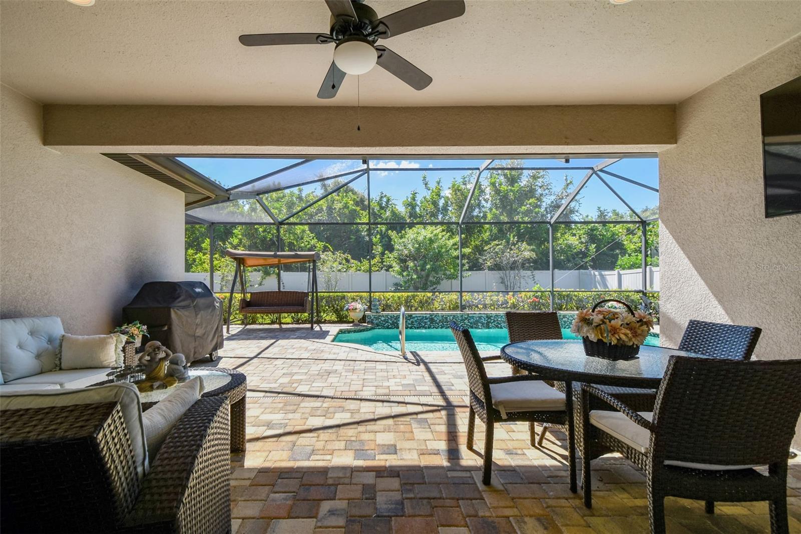 Listing photo id 37 for 2251 Highwood Court