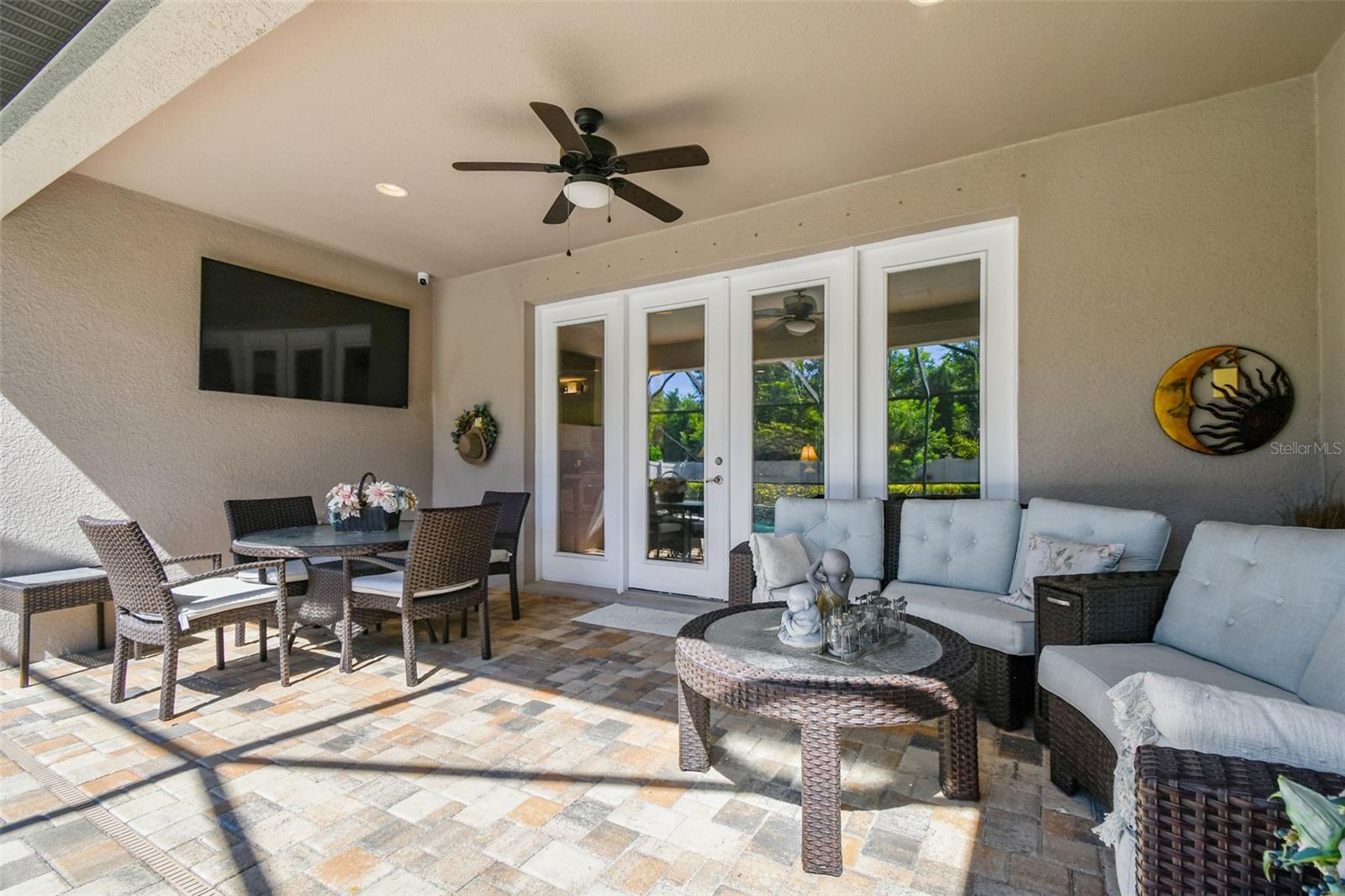 Listing photo id 38 for 2251 Highwood Court