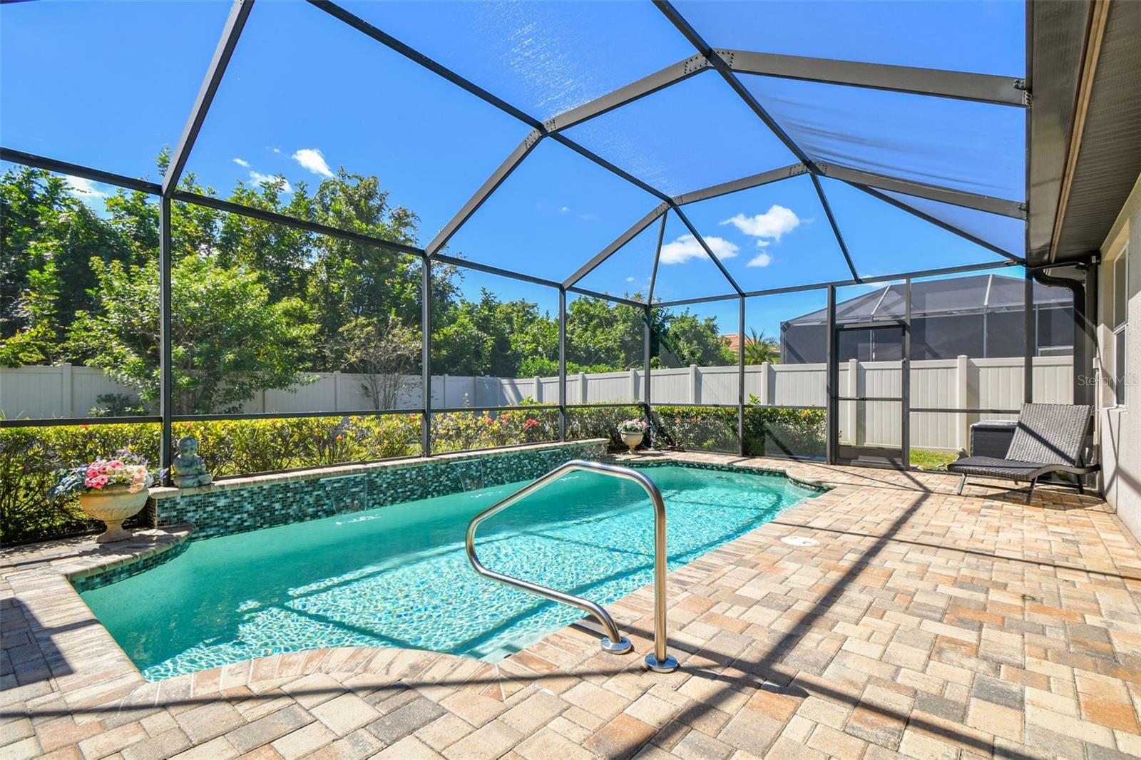 Listing photo id 41 for 2251 Highwood Court