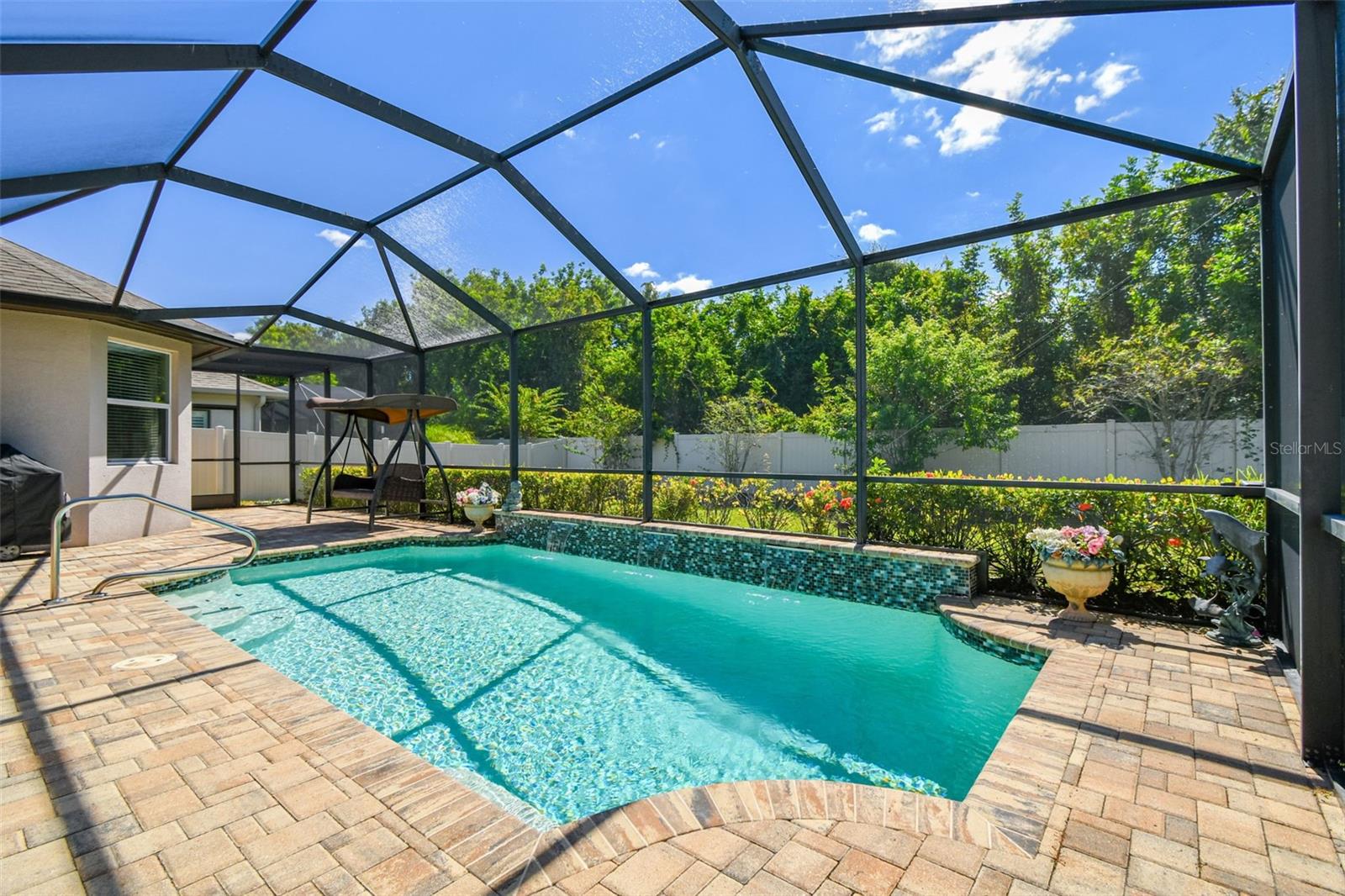 Listing photo id 42 for 2251 Highwood Court