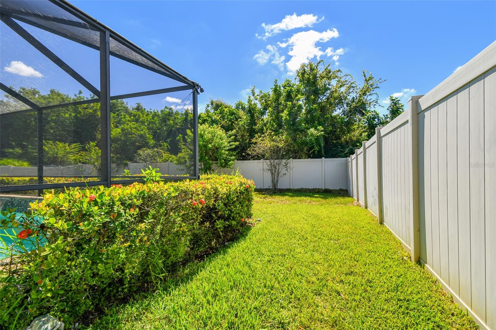 Listing photo id 43 for 2251 Highwood Court