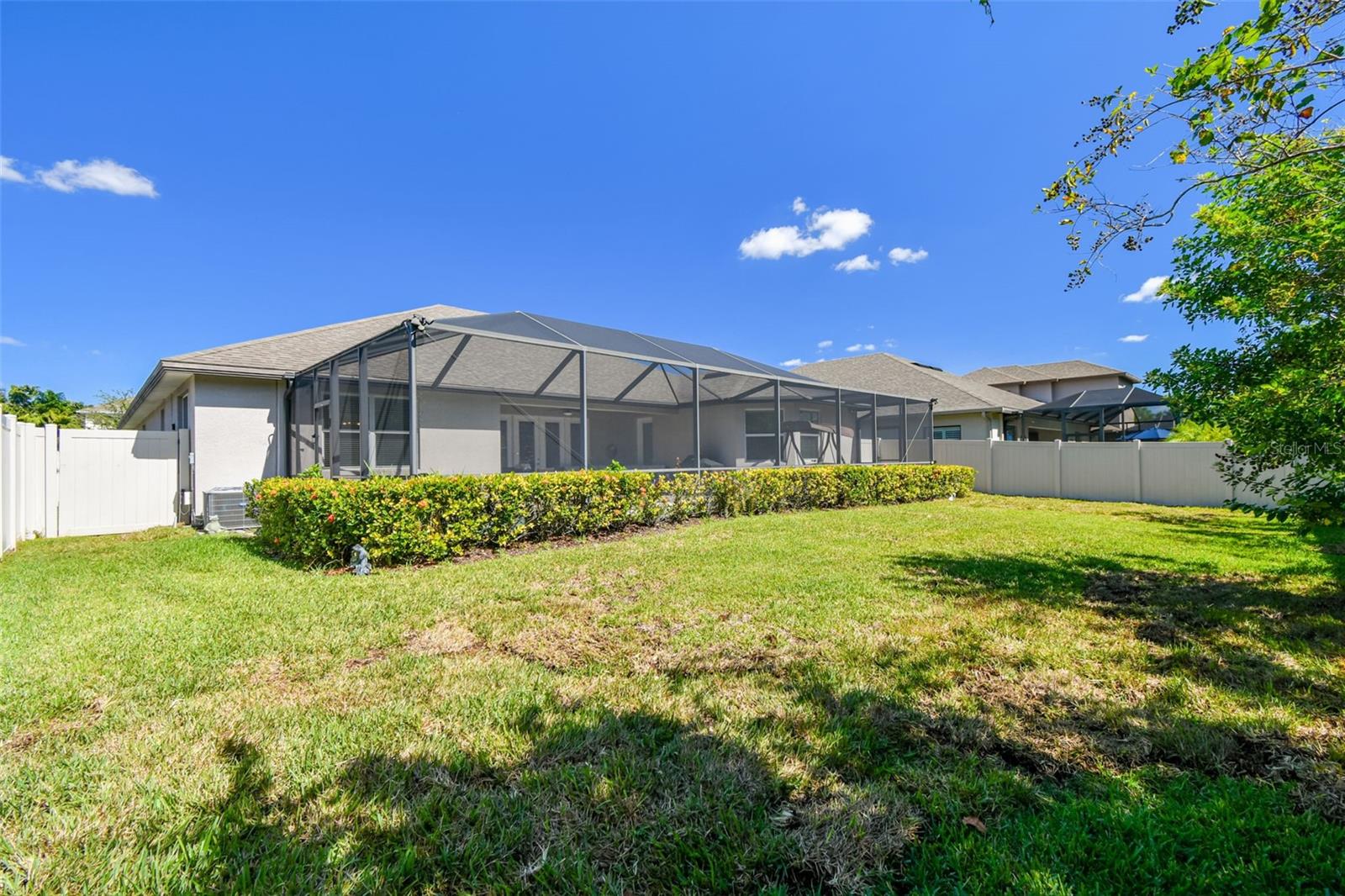 Listing photo id 44 for 2251 Highwood Court