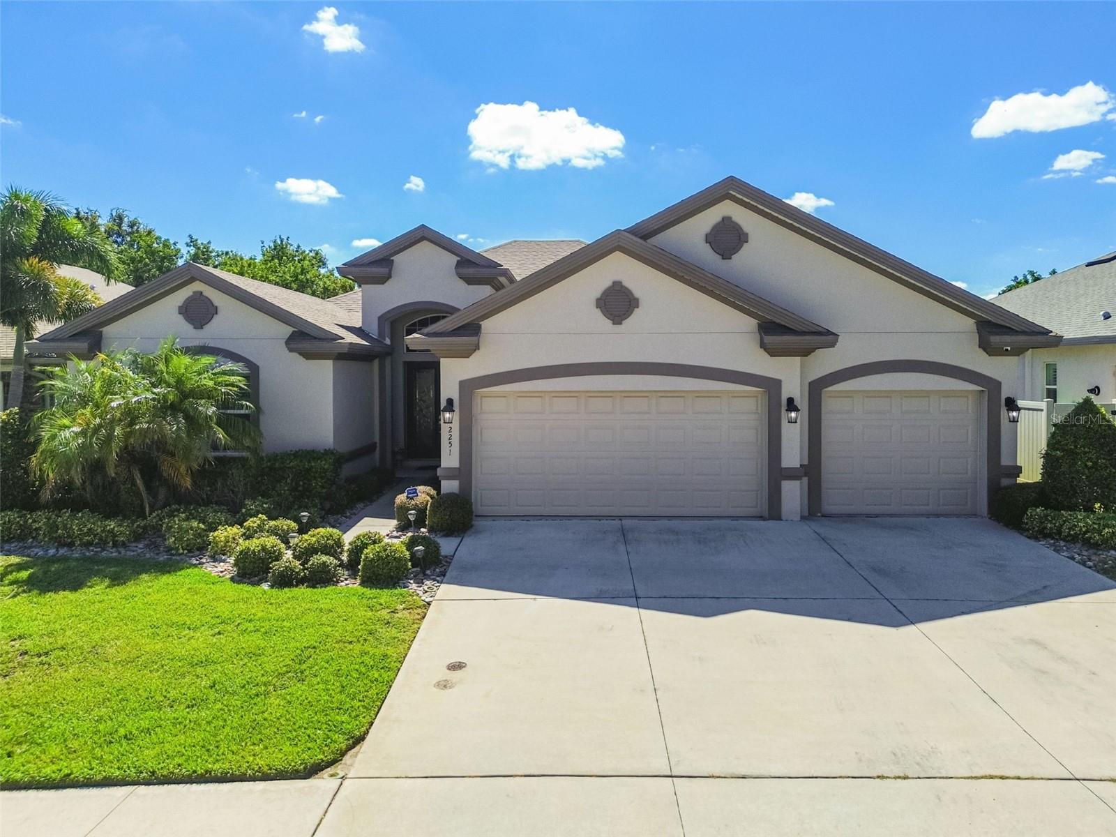Listing photo id 45 for 2251 Highwood Court