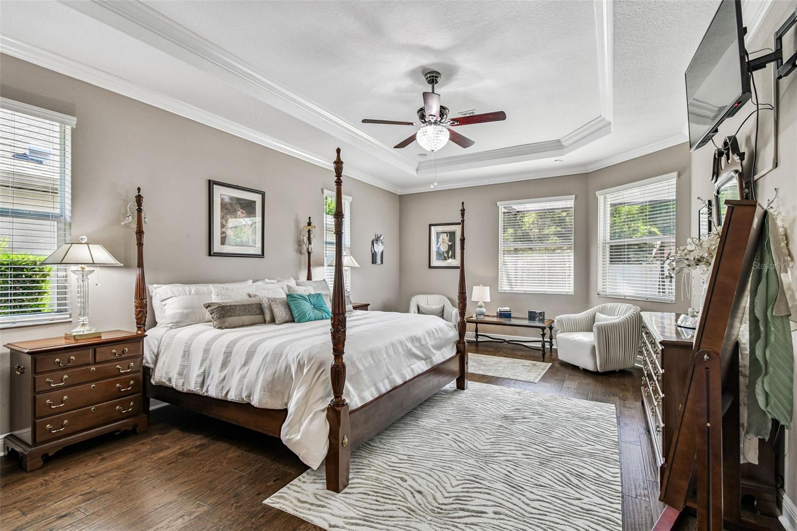 Listing photo id 3 for 2251 Highwood Court