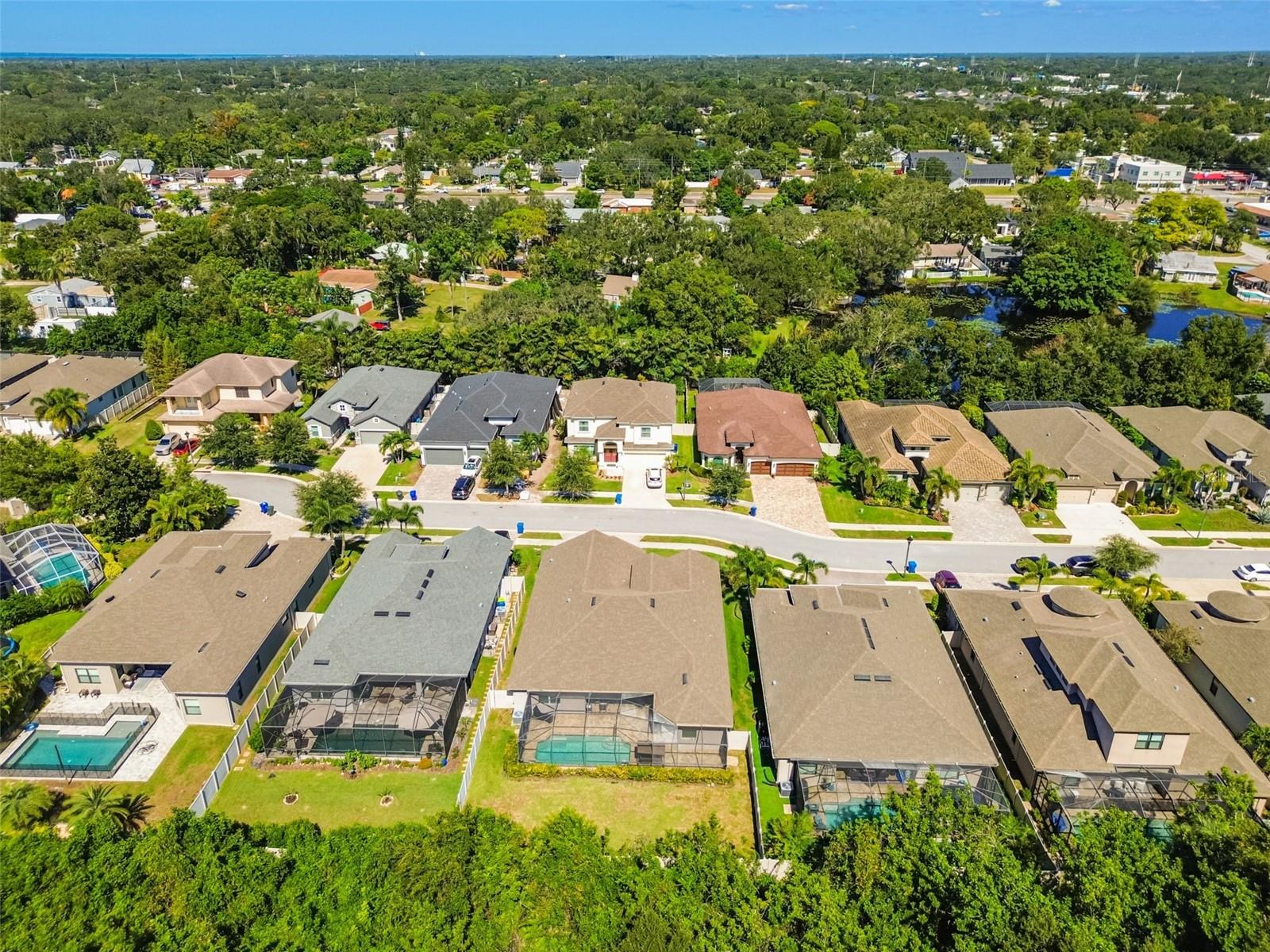 Listing photo id 50 for 2251 Highwood Court