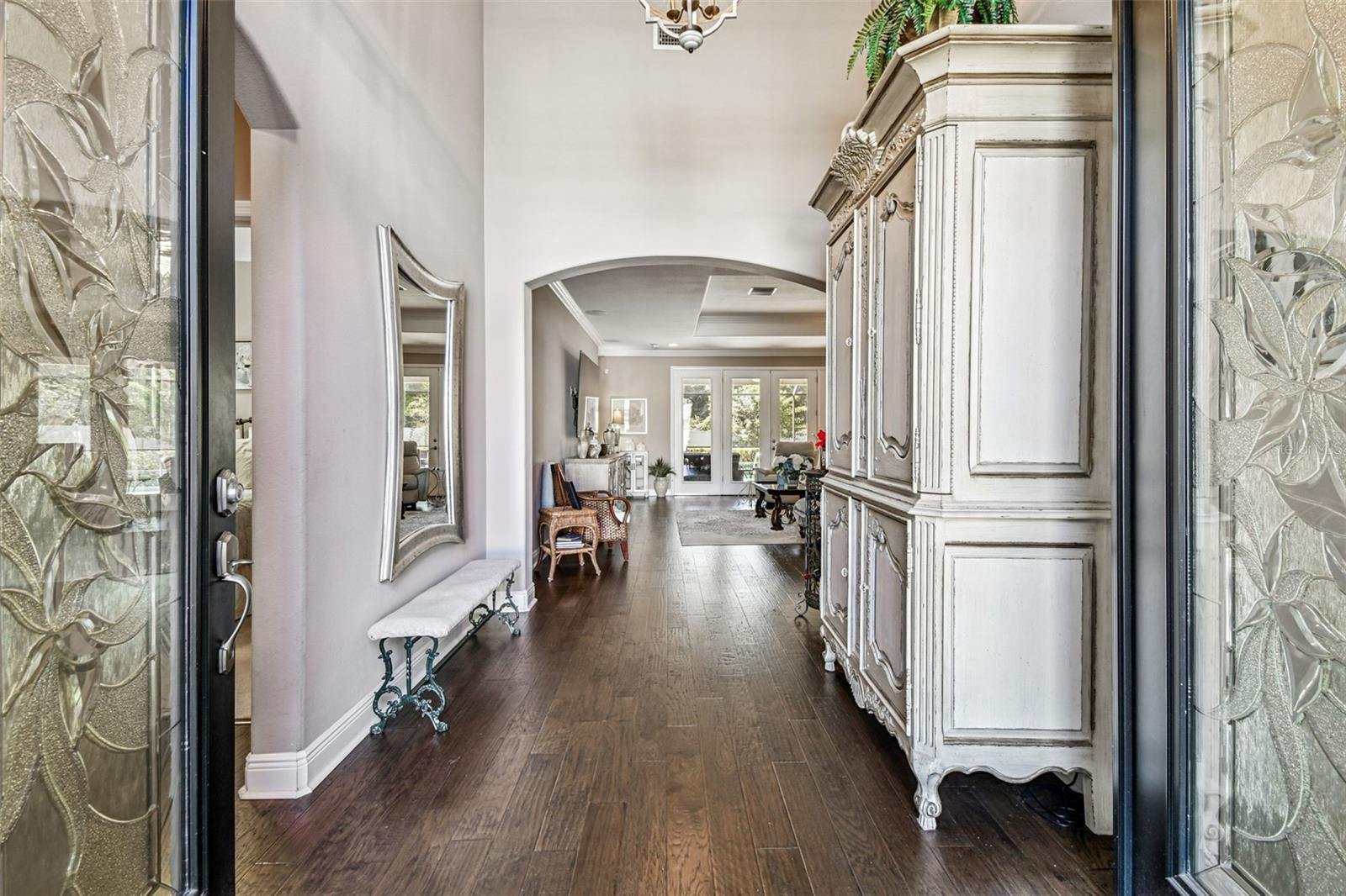 Listing photo id 7 for 2251 Highwood Court