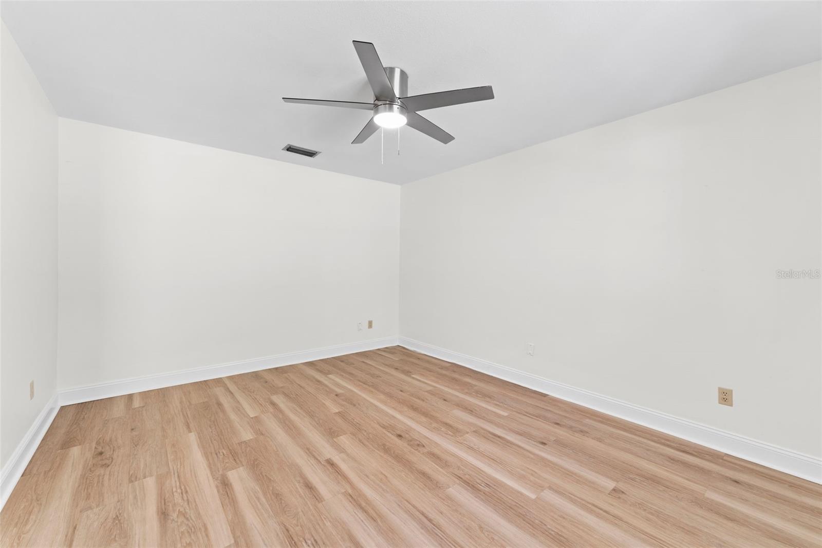 Image 7 of 40 For 1908 Village Avenue