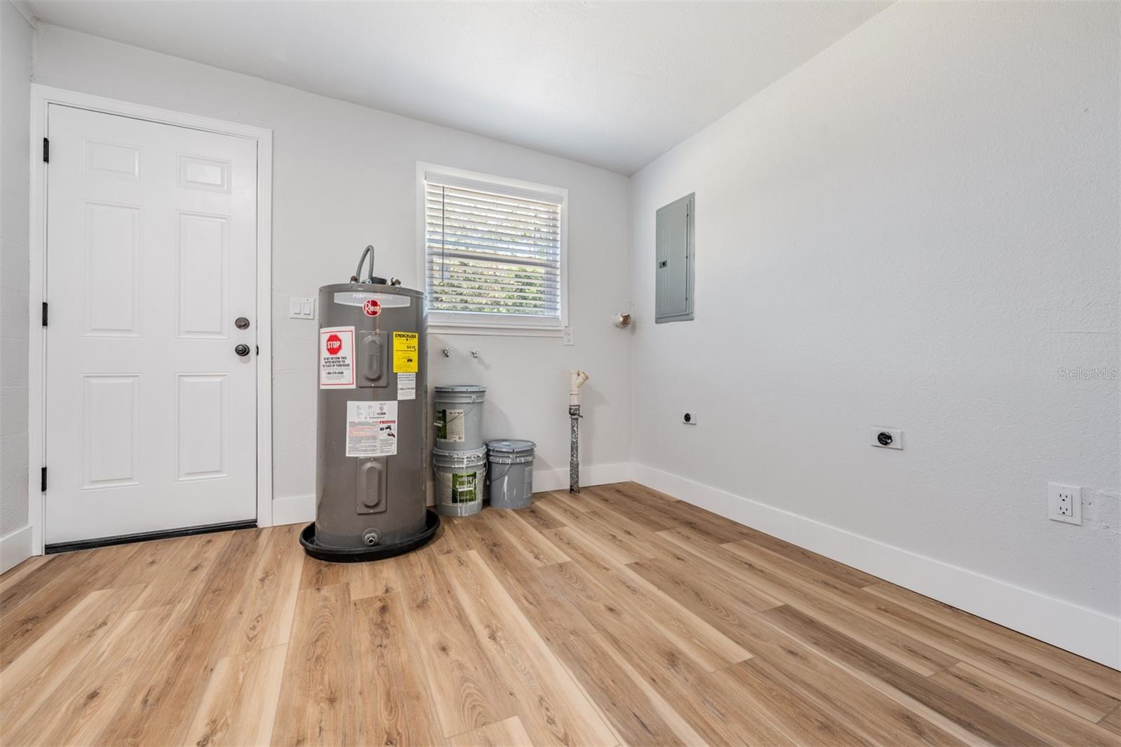 Image 19 of 28 For 1819 Grand Boulevard