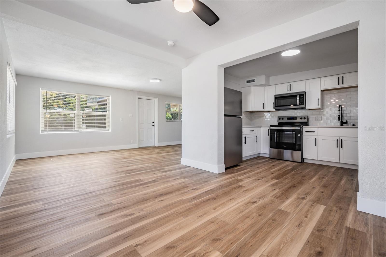 Image 5 of 28 For 1819 Grand Boulevard