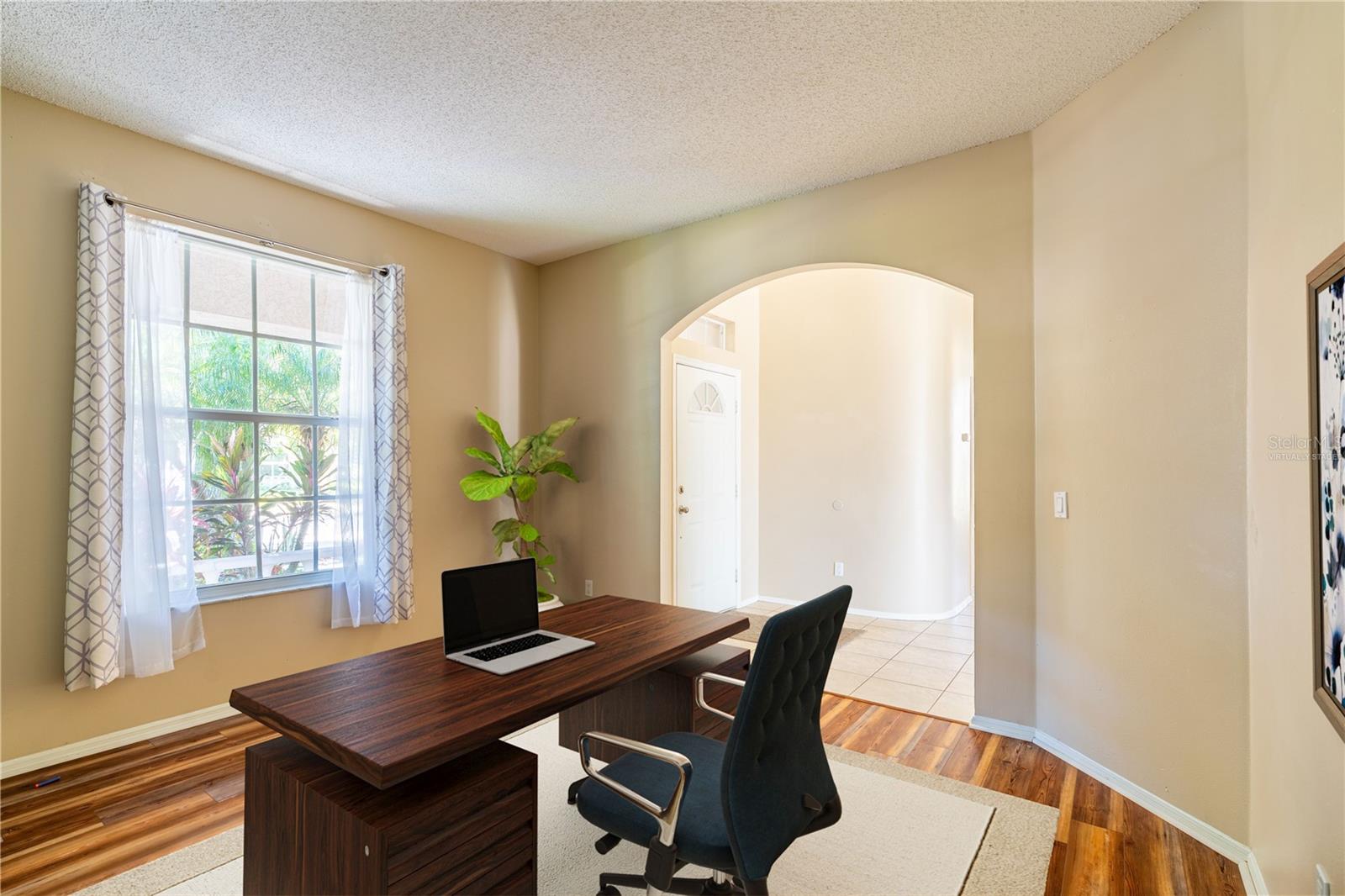 Image 18 of 58 For 504 Valencia Park Drive