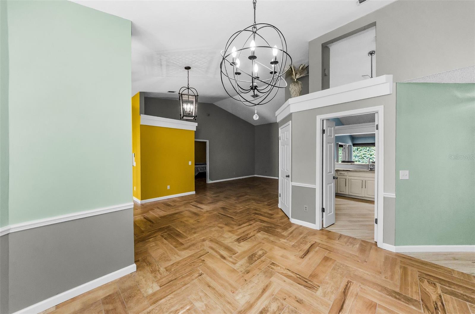 Image 32 of 82 For 3569 Ermine Path