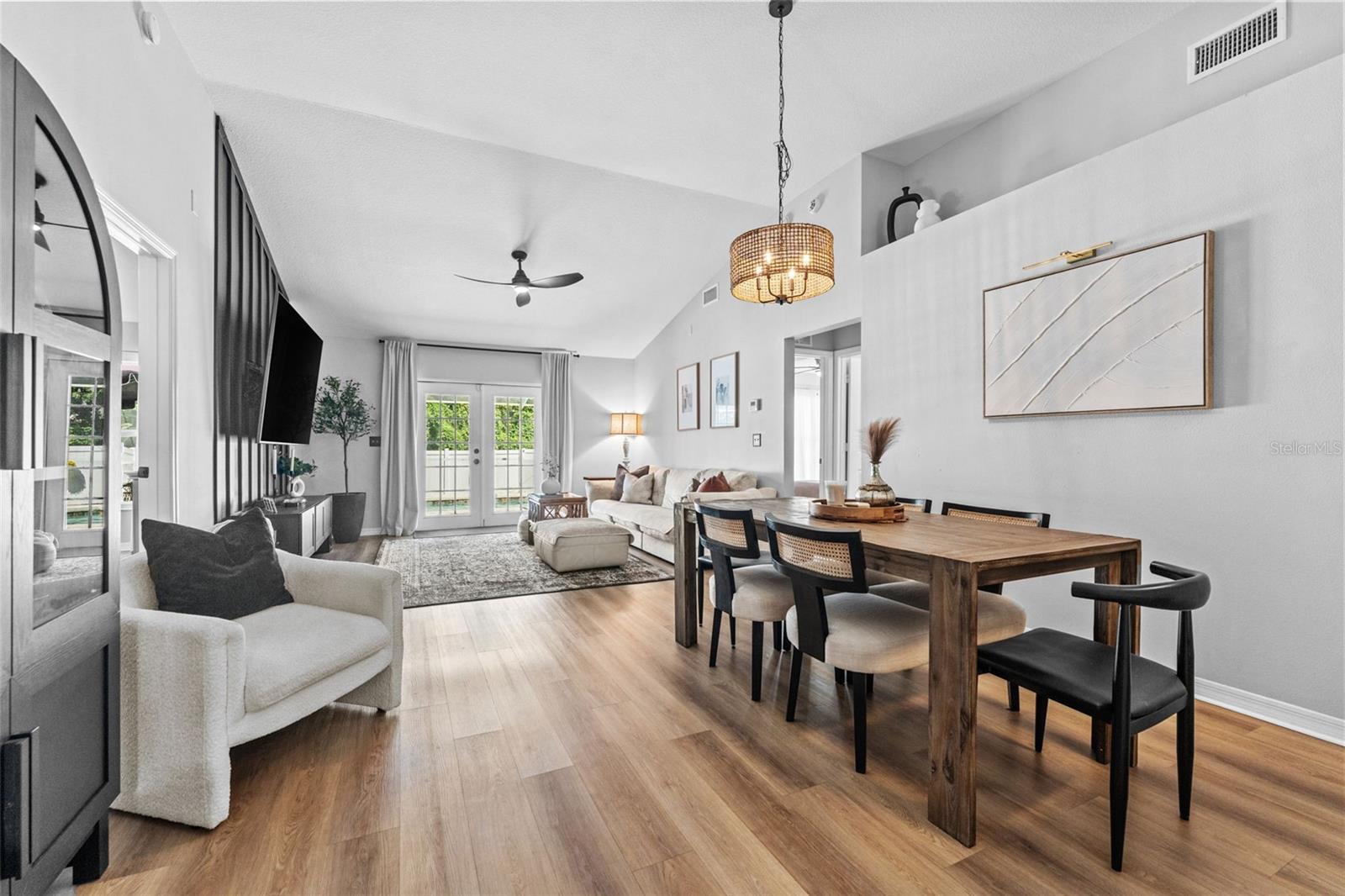 Listing photo id 8 for 1635 Hulett Drive