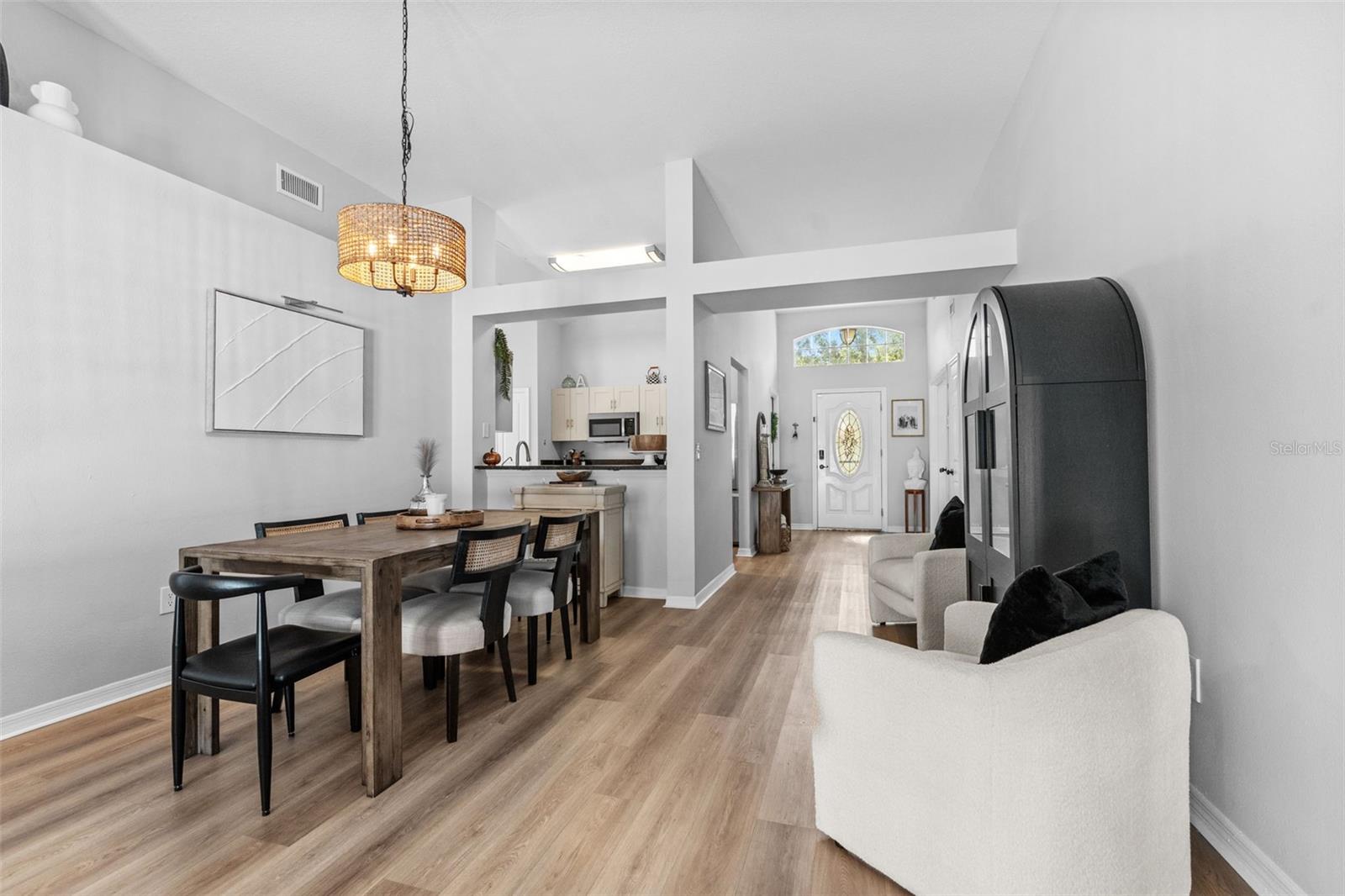 Listing photo id 10 for 1635 Hulett Drive