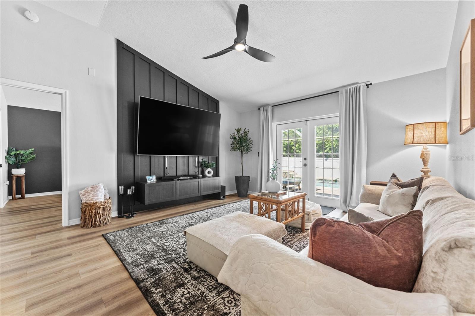 Listing photo id 11 for 1635 Hulett Drive