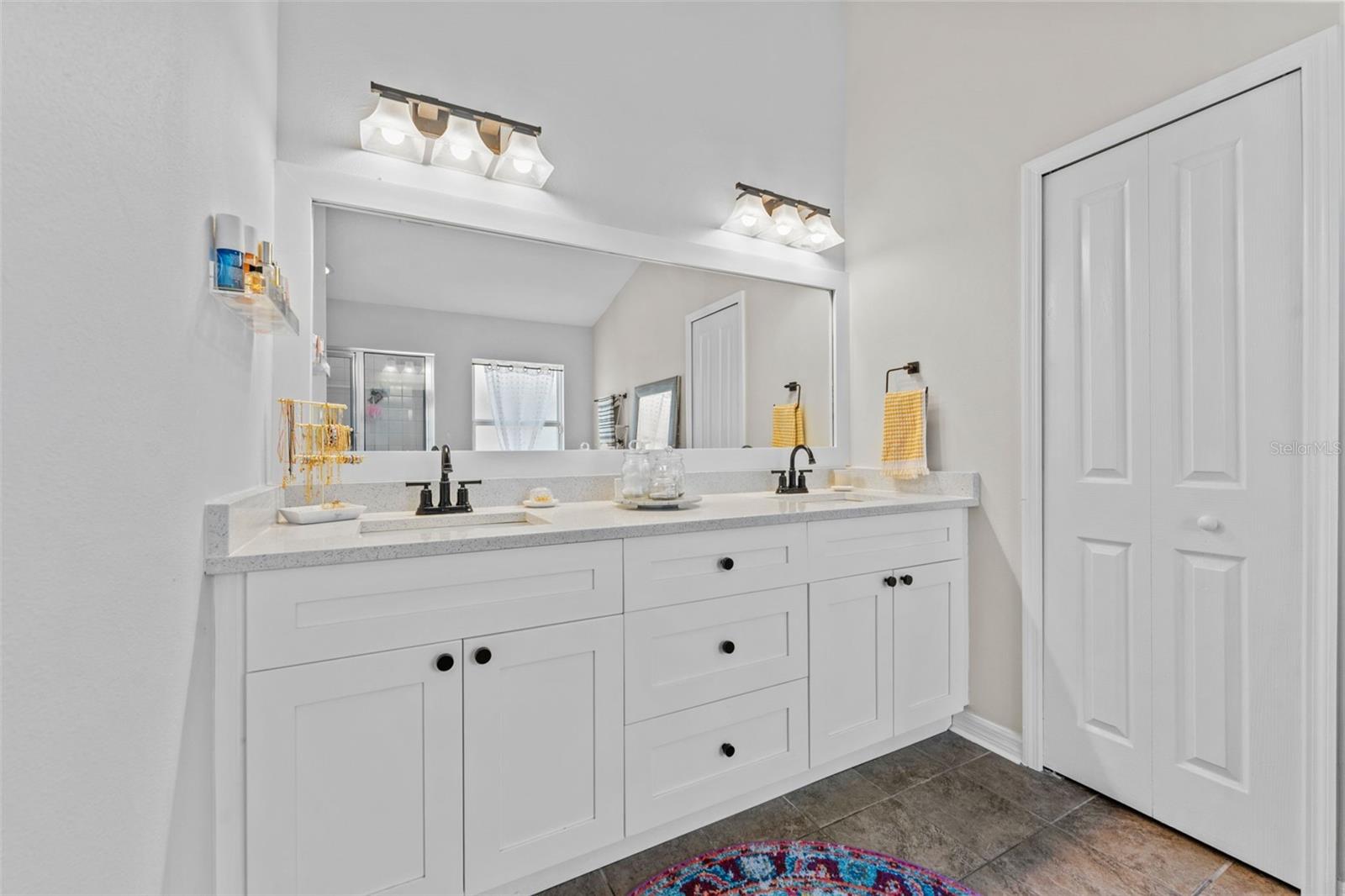 Listing photo id 13 for 1635 Hulett Drive