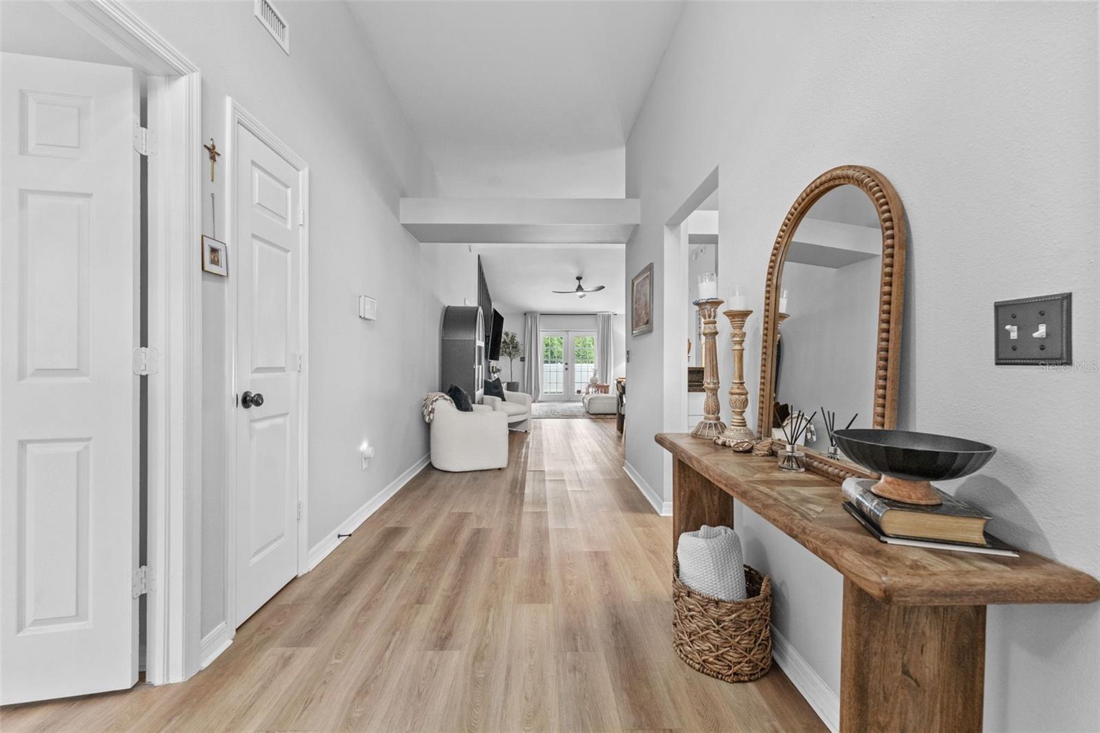 Listing photo id 1 for 1635 Hulett Drive