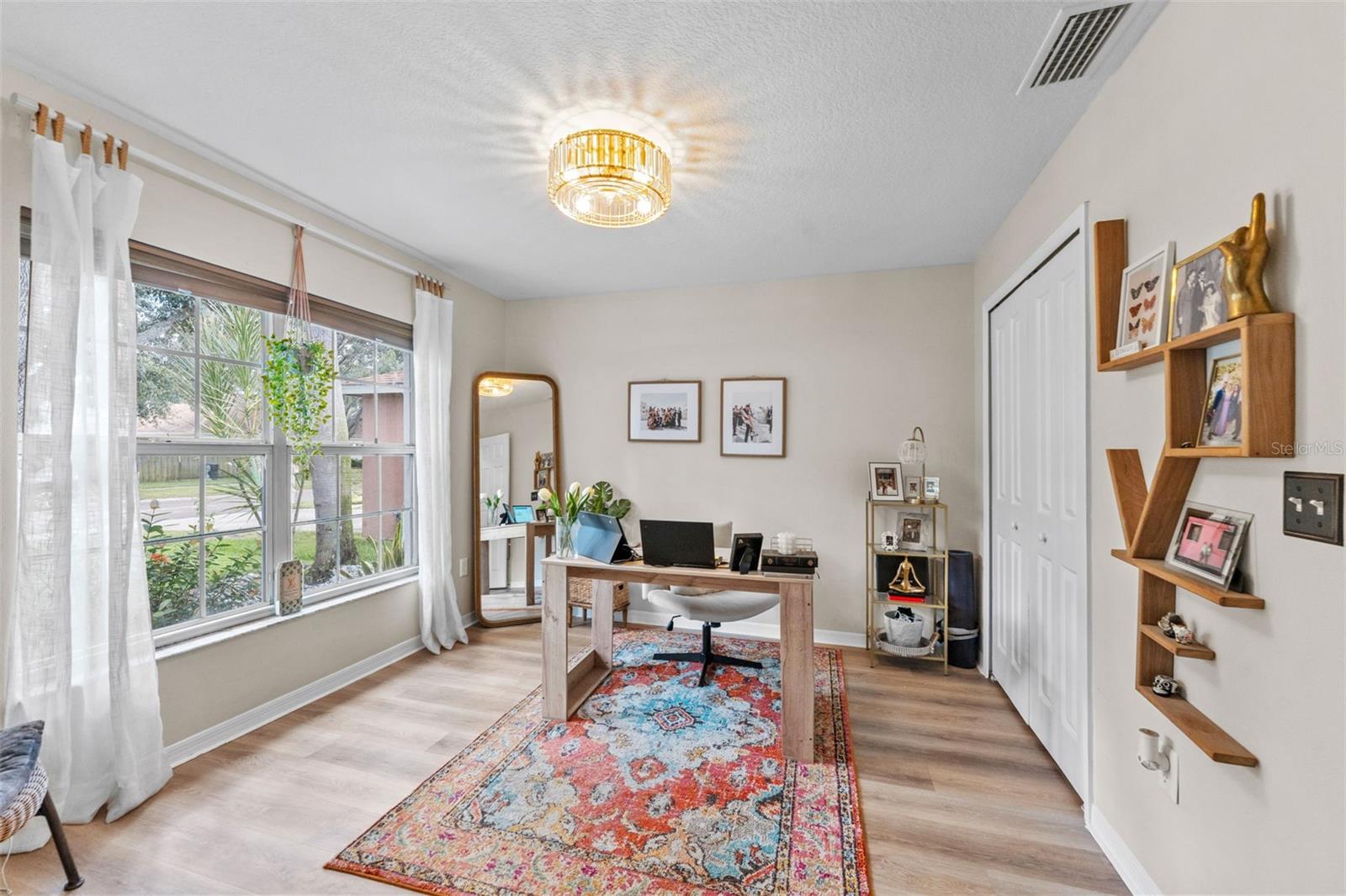 Listing photo id 6 for 1635 Hulett Drive