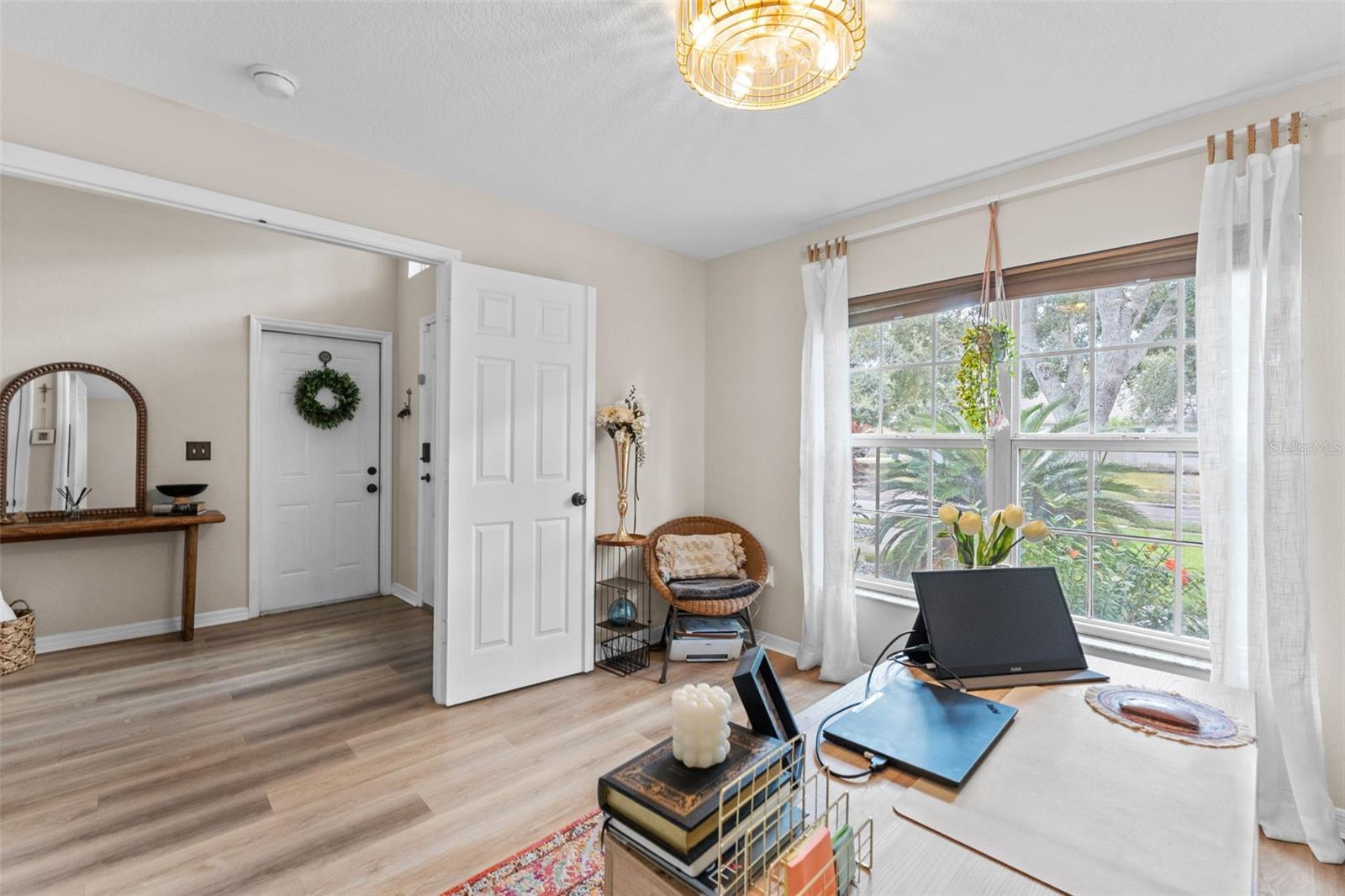 Listing photo id 7 for 1635 Hulett Drive