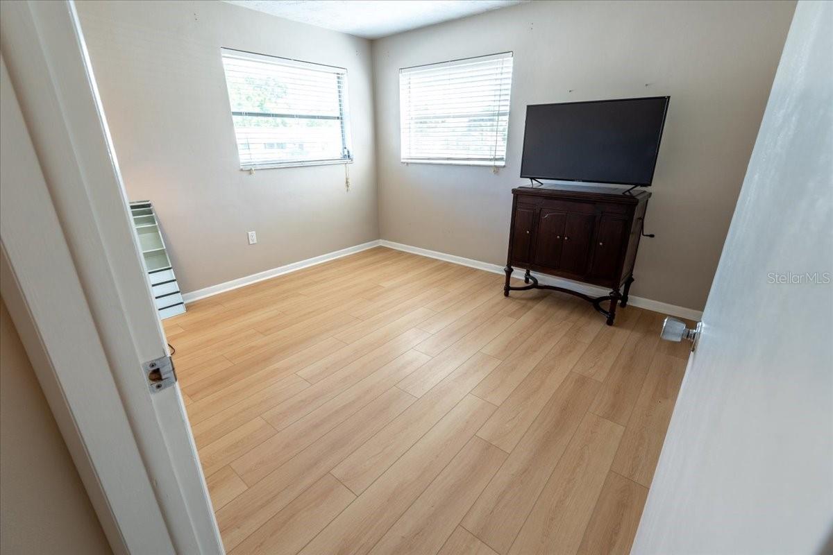 Image 10 of 25 For 861 Karen Street