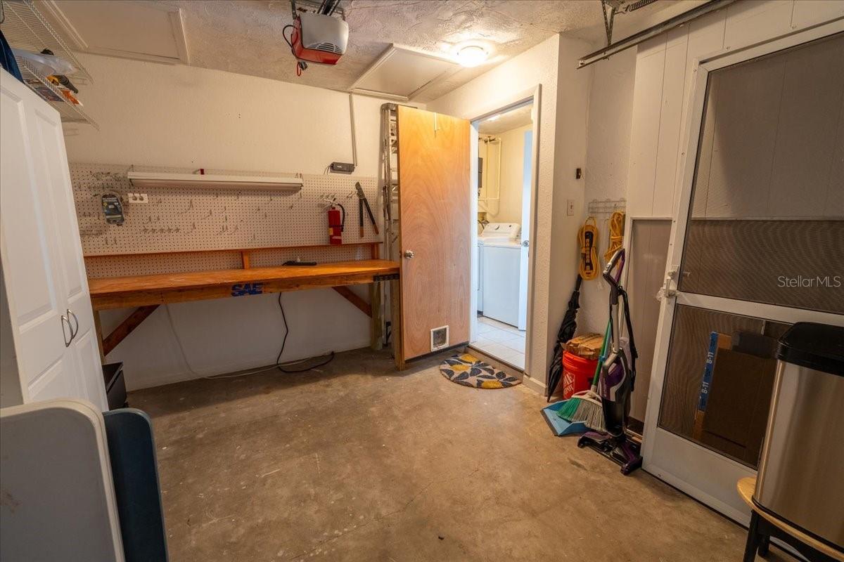 Image 18 of 25 For 861 Karen Street