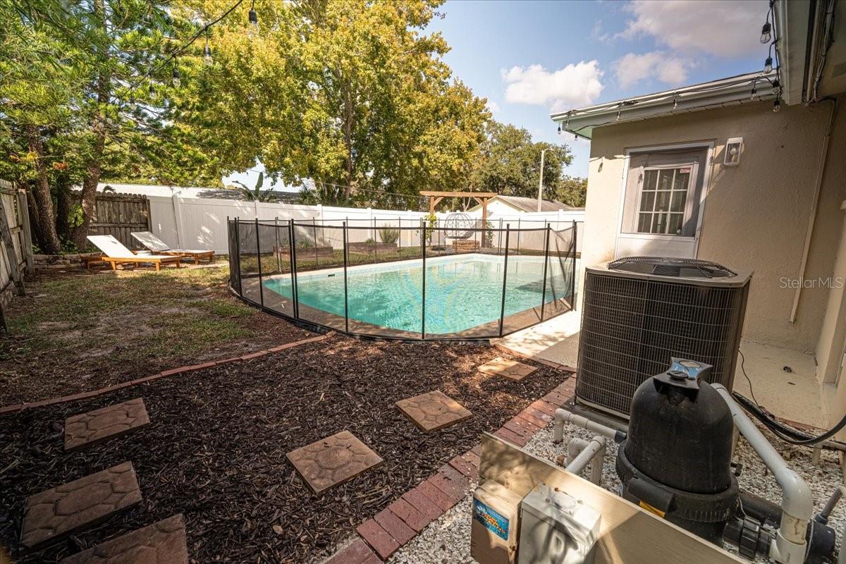 Image 19 of 25 For 861 Karen Street