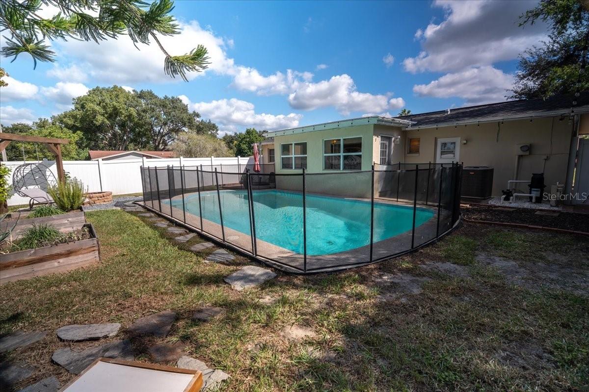 Image 20 of 25 For 861 Karen Street