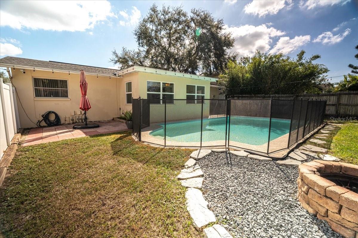 Image 22 of 25 For 861 Karen Street