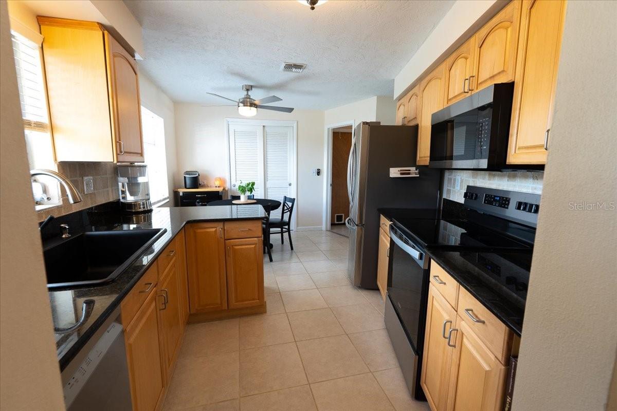 Image 4 of 25 For 861 Karen Street