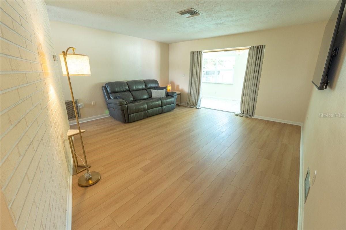 Image 5 of 25 For 861 Karen Street