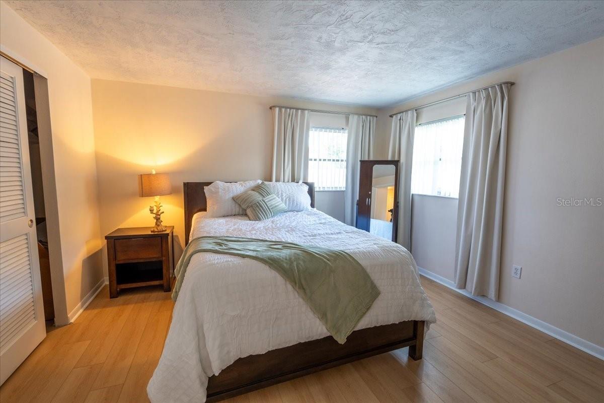 Image 8 of 25 For 861 Karen Street