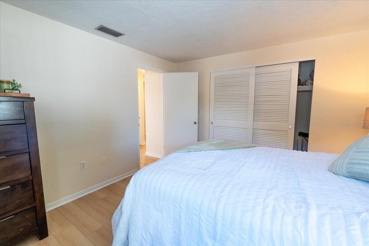 Image 9 of 25 For 861 Karen Street