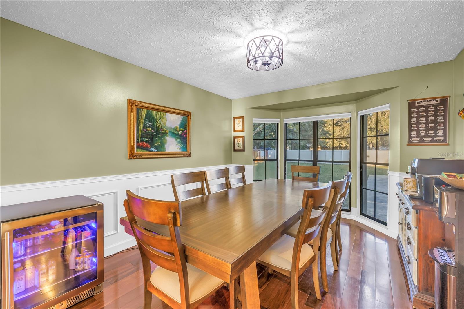 Image 11 of 47 For 18009 Lindawoods Street