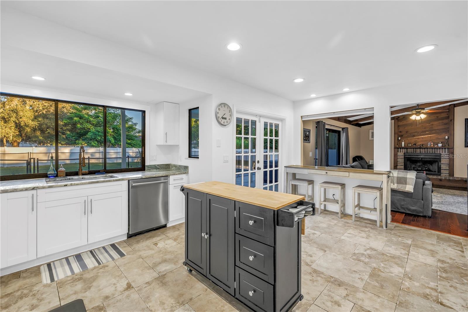 Image 12 of 47 For 18009 Lindawoods Street