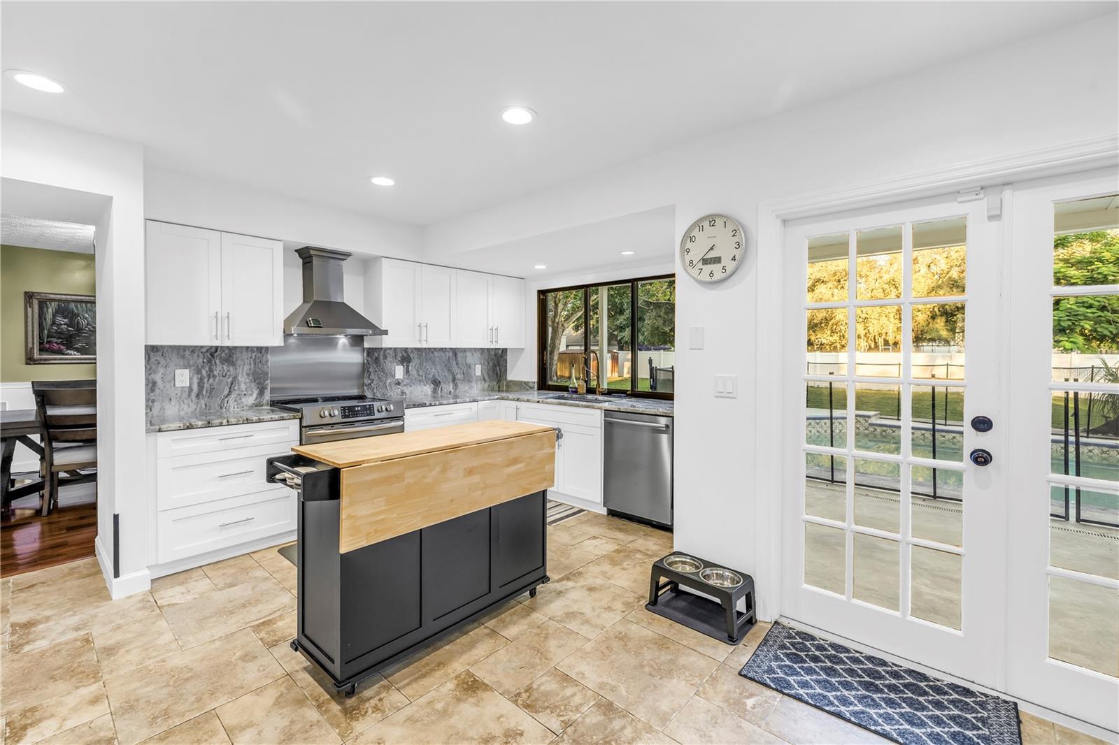 Image 13 of 47 For 18009 Lindawoods Street