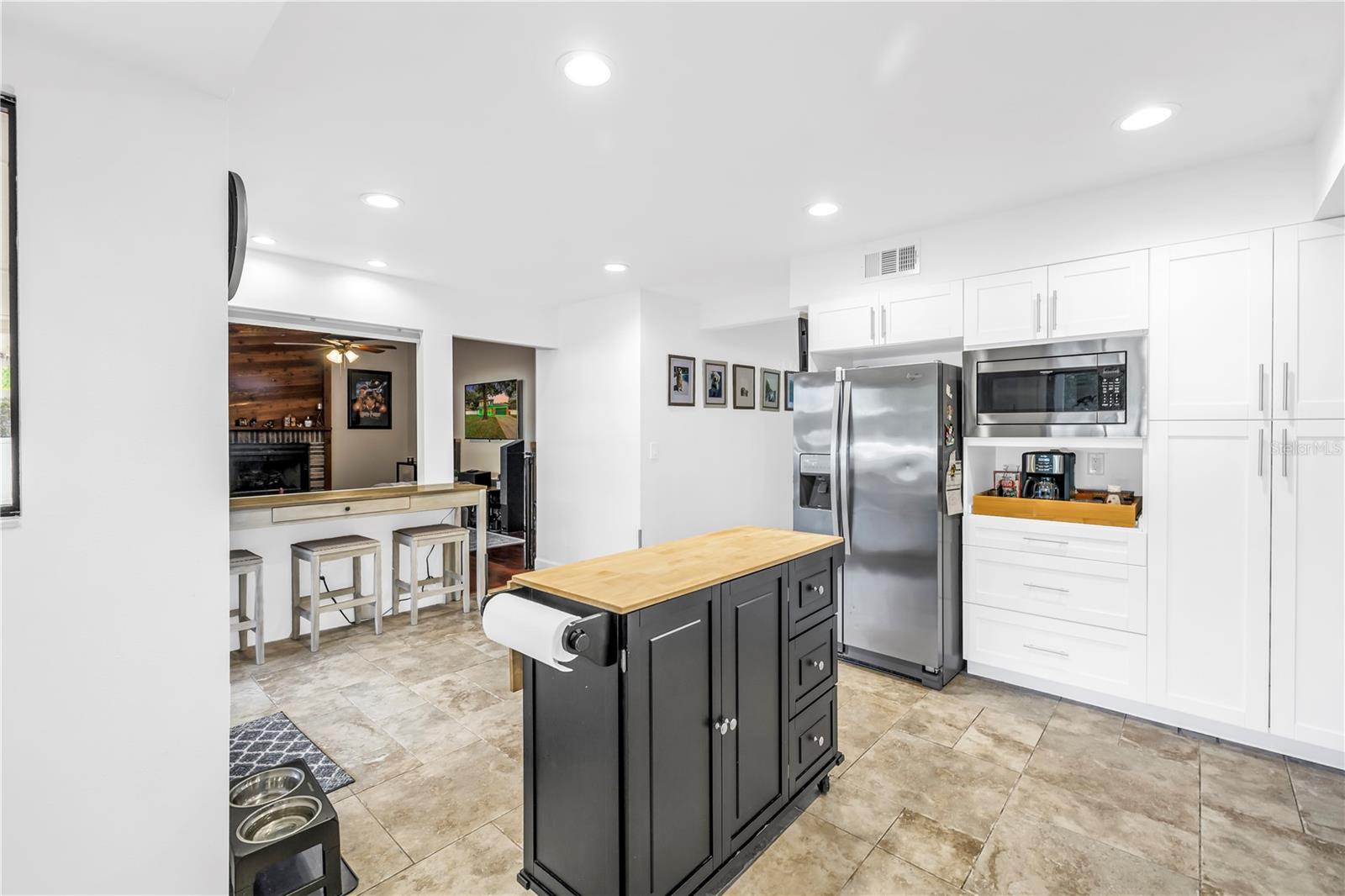 Image 14 of 47 For 18009 Lindawoods Street