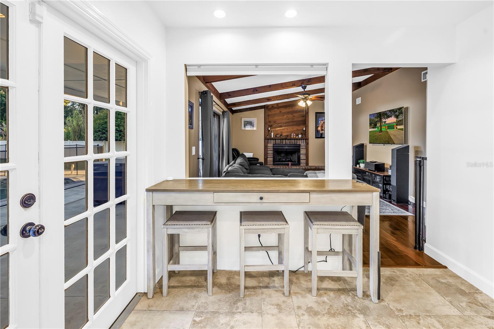 Image 15 of 47 For 18009 Lindawoods Street