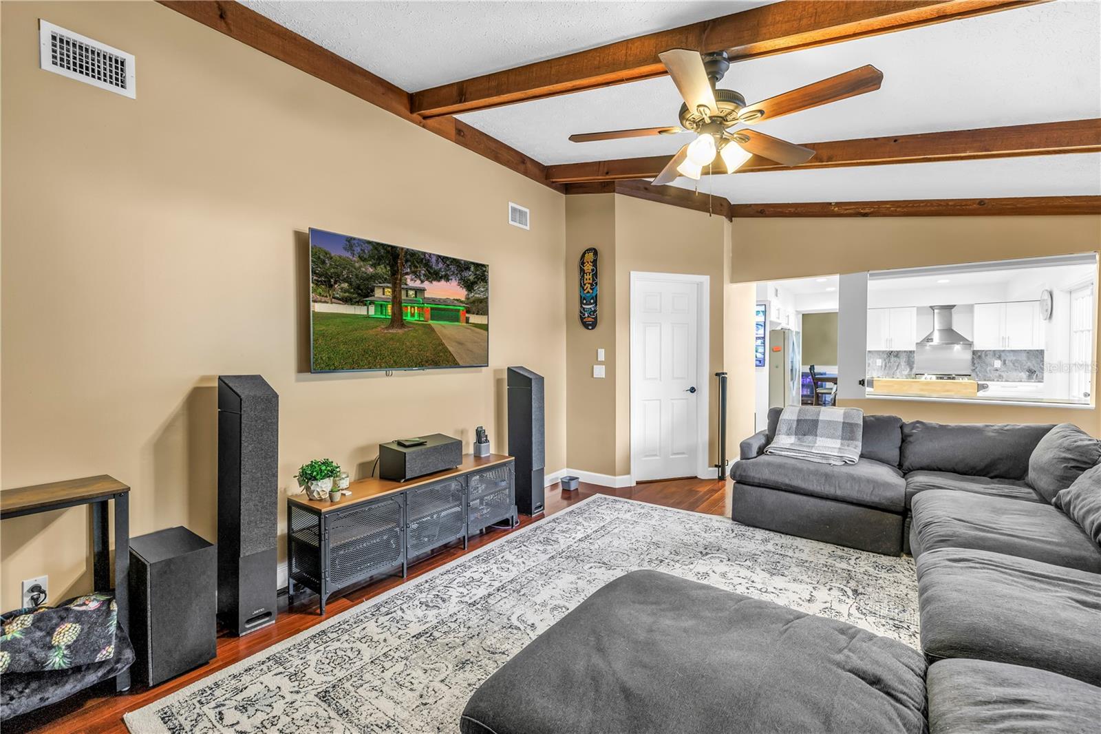 Image 18 of 47 For 18009 Lindawoods Street