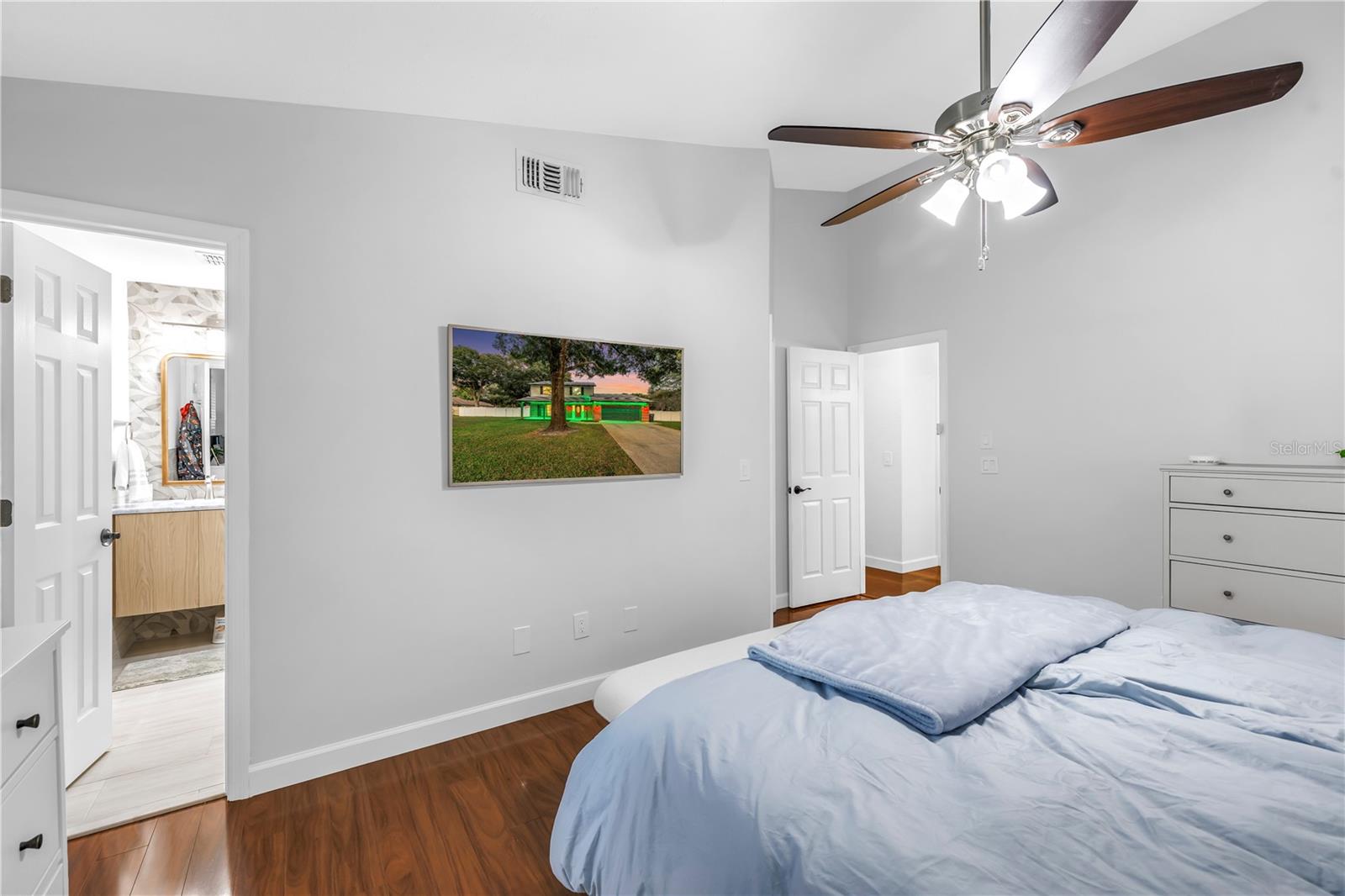 Image 20 of 47 For 18009 Lindawoods Street