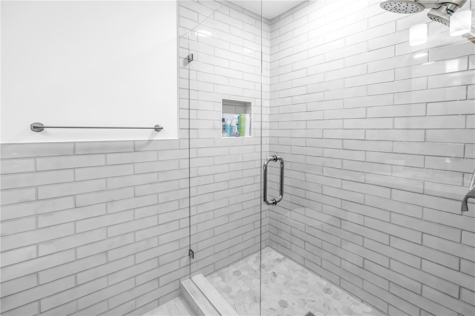 Image 23 of 47 For 18009 Lindawoods Street